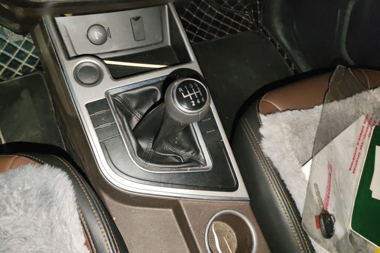 Forthing JOYEAR X6 2017 car image #16