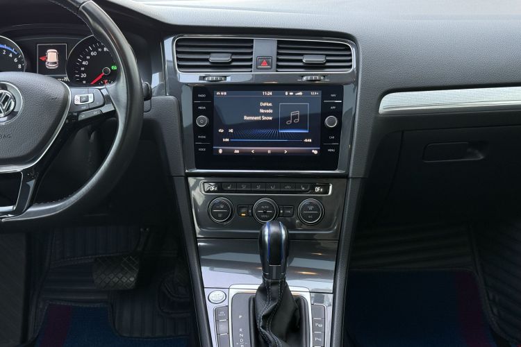 Volkswagen Golf Pure Electric 2020 #16 Volkswagen Golf Pure Electric 2020 car image #16