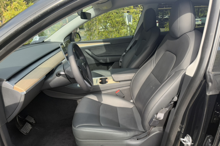 Tesla Model Y 2021 #16 Tesla Model Y 2021 car image #16
