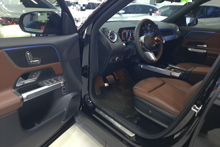 Mercedes-Benz GLB Class 2025 car image #16