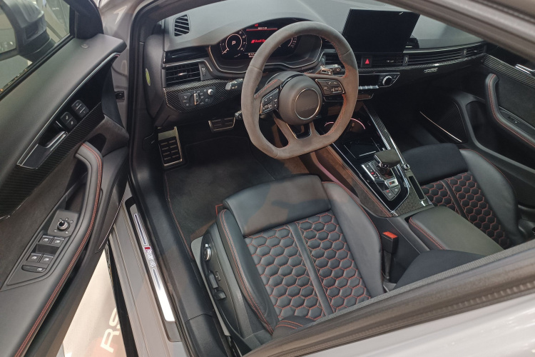 Audi RS 4 2022 car image #16