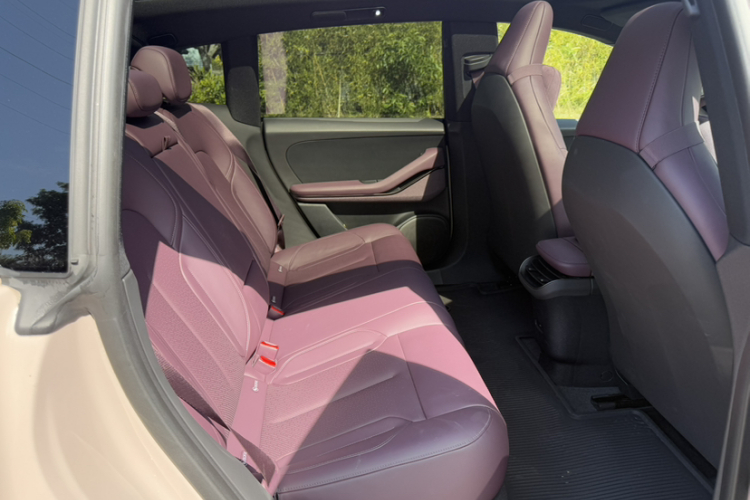 NIO ET5 2023 car image #16