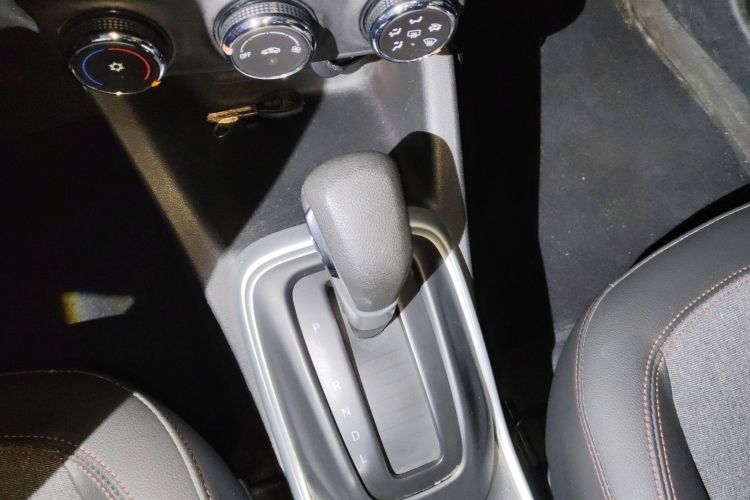 Chevrolet Tracker 2019 #16 Chevrolet Tracker 2019 car image #16