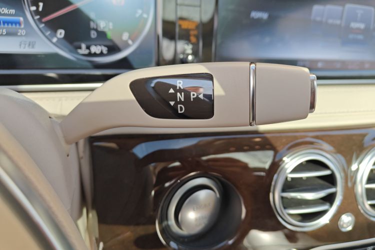 Mercedes-Benz Maybach S Class 2016 car image #16