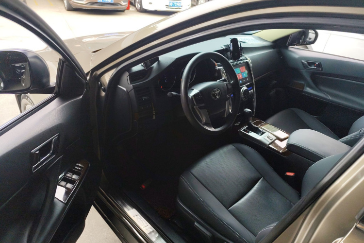 Toyota Reiz 2013 immagine di auto #16