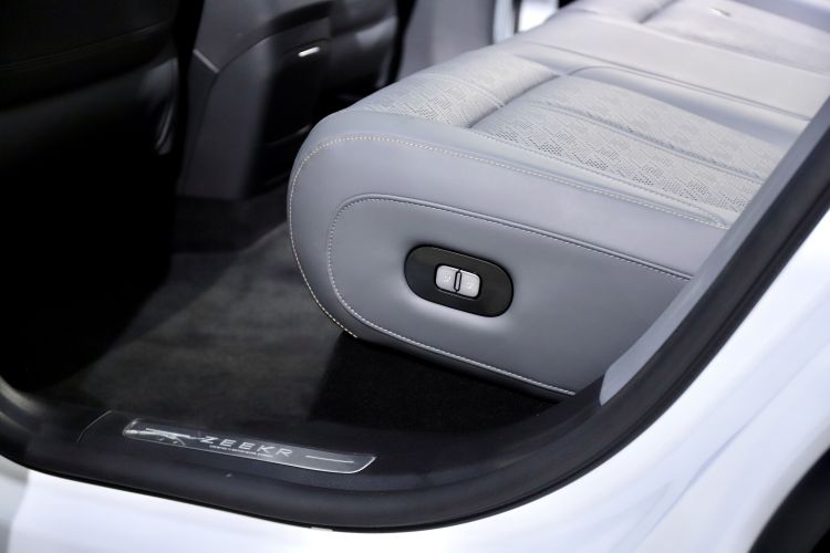 Zeekr 7X 2024 car image #16