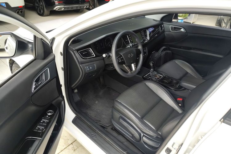 Hyundai Mistra 2016 #16 Hyundai Mistra 2016 car image #16