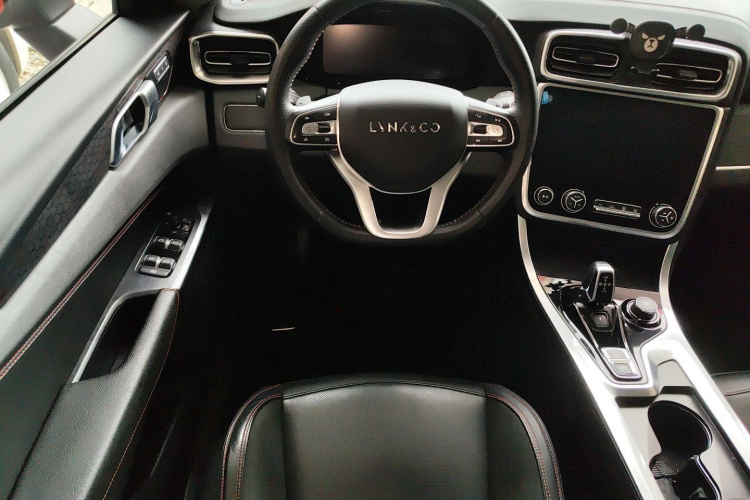 Lynk & Co 01 2018 #16 Lynk & Co 01 2018 car image #16