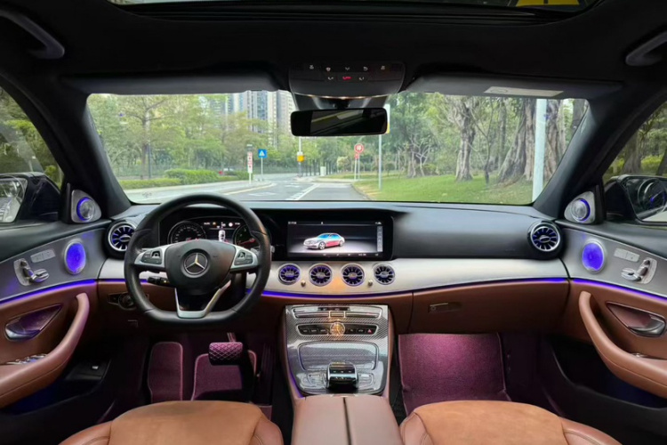 Mercedes-Benz E Class 2018 immagine di auto #16