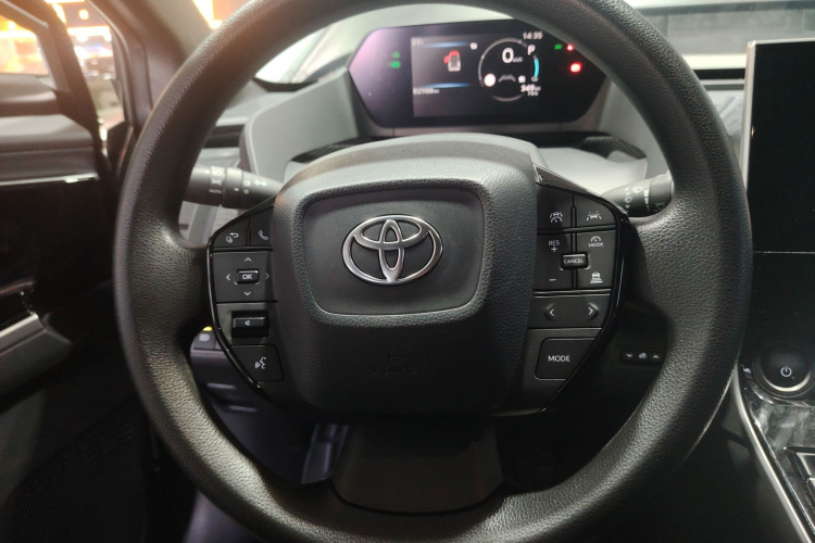 Toyota bZ4X 2023 immagine di auto #16