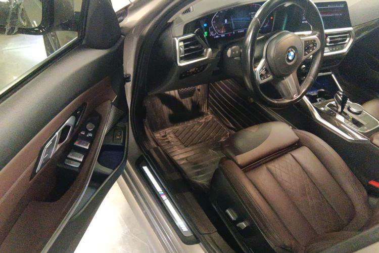 BMW 3 Series 2021 car image #16