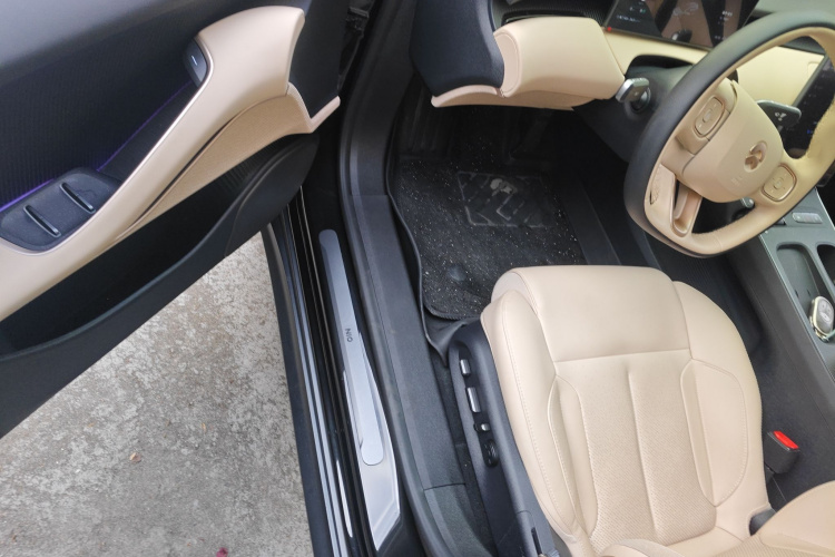 NIO ET5 2025 car image #16
