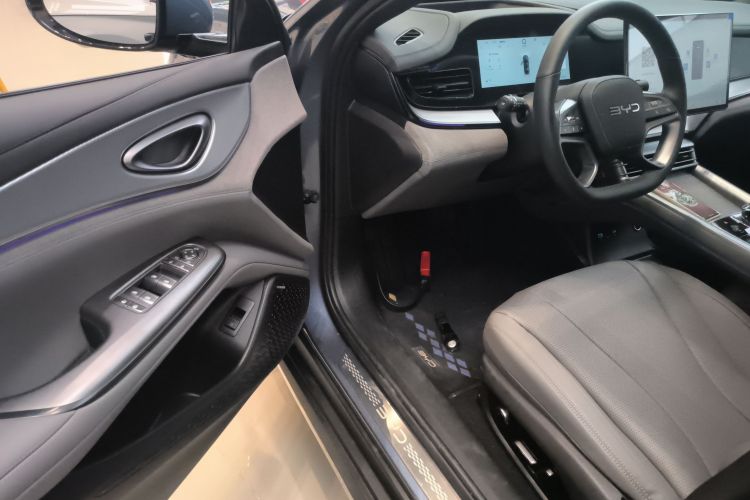BYD Seal 07 DM-i 2025 car image #16