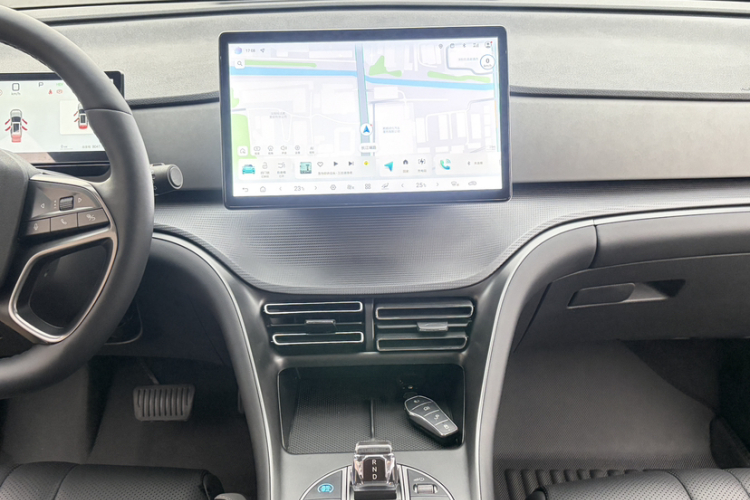 BYD Sea Lion 05 DM-i 2025 car image #16