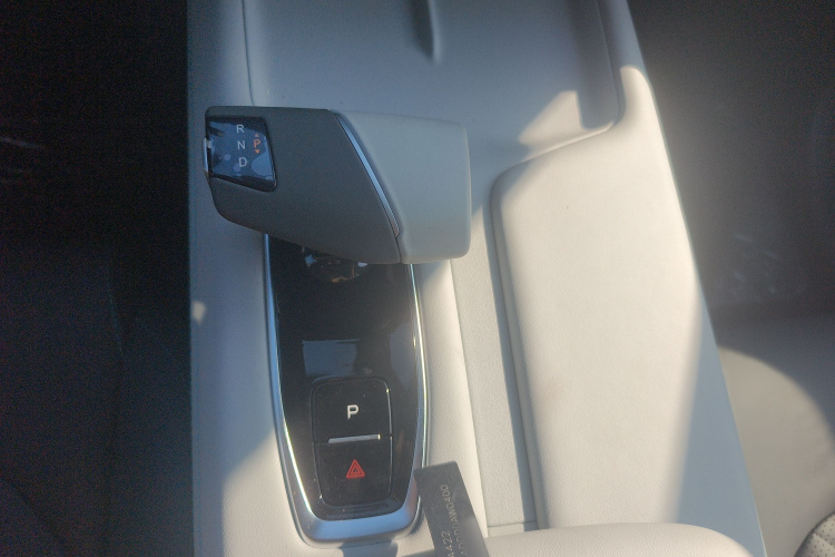 Changan UNI-Z PHEV 2025 #16 Changan UNI-Z PHEV 2025 car image #16