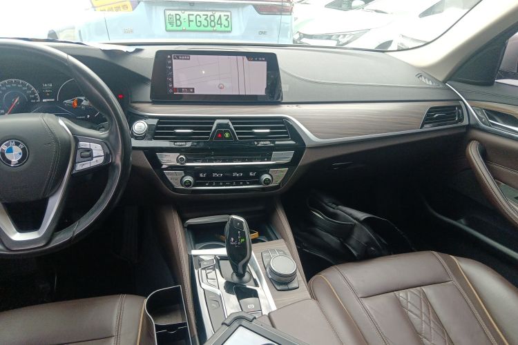 BMW 5 Series New Energy 2019 car image #16
