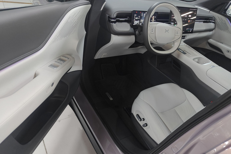 Xpeng G6 2025 صورة سيارة #16