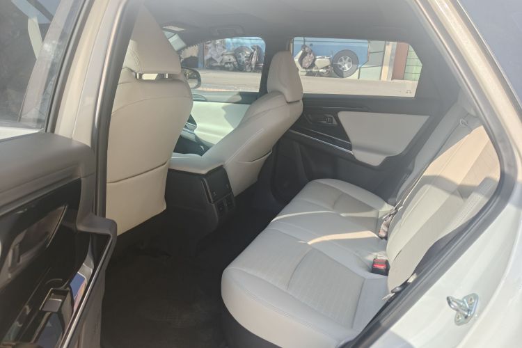 Toyota bZ4X 2022 immagine di auto #16