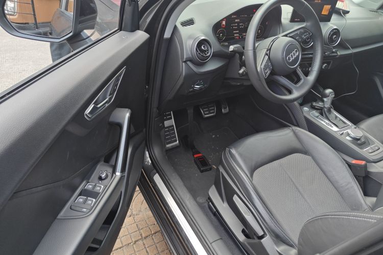 Q2L e-tron 2020 car image #16