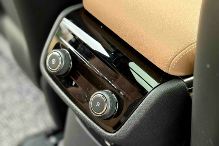 NIO ES8 2020 car image #16