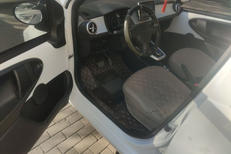 BYD e1 2019 car image #16