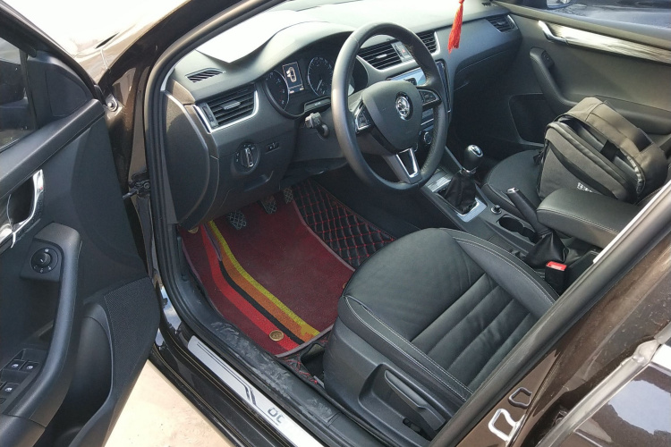 Skoda Octavia 2017 car image #16