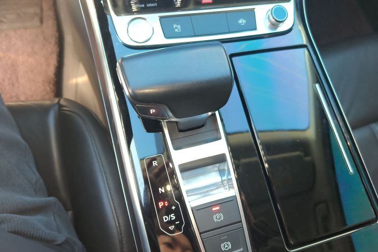 Audi A8 2019 image de voiture #16