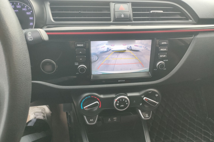 Kia Rio Cross 2018 car image #16