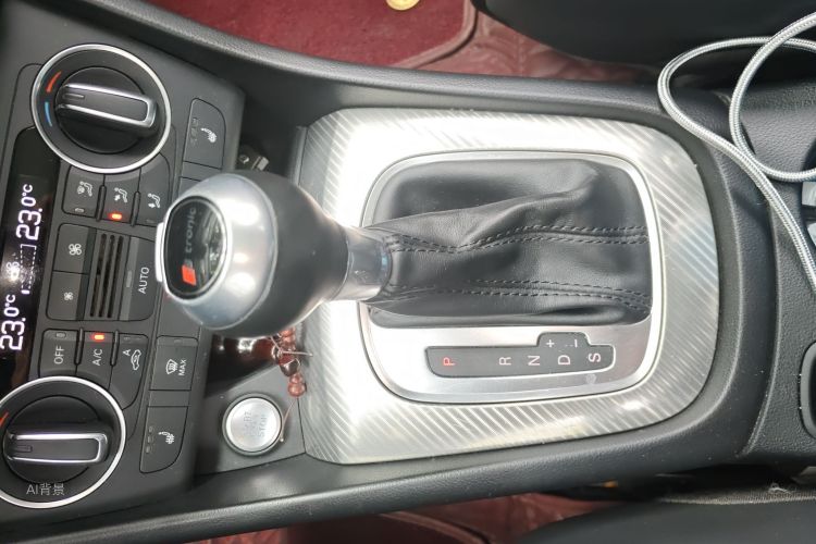 Audi Q3 2018 car image #16