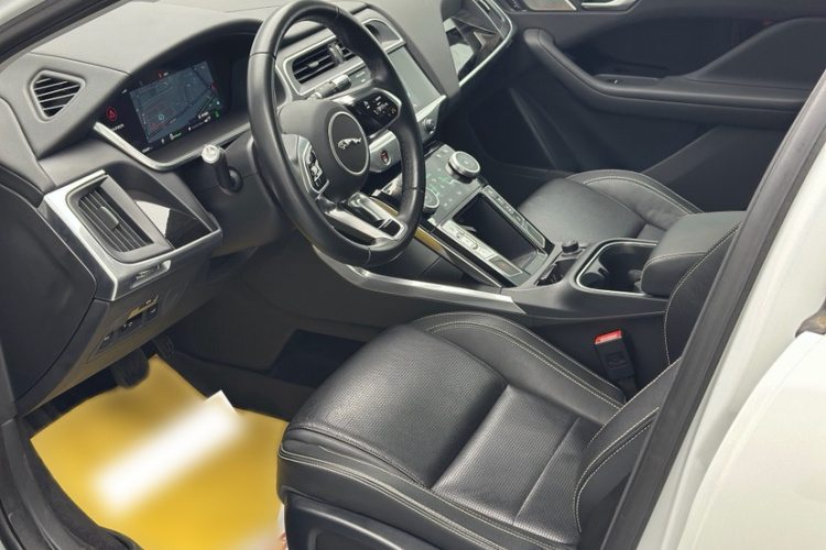 2020 car image #16