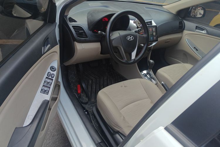 Hyundai Reina 2017 #16 Hyundai Reina 2017 car image #16