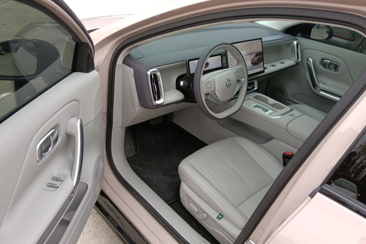 零跑汽车 零跑B01 2025 汽车图片 #16