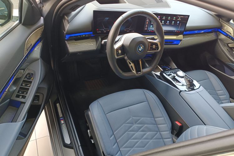 BMW i5 2024 image de voiture #16