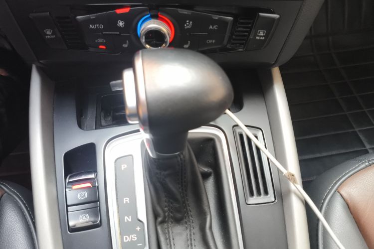 Audi Q5 2017 car image #16