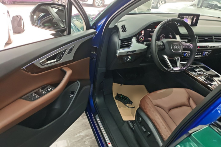 Audi Q7 2016 car image #16
