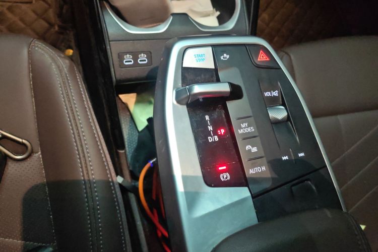 BMW iX1 2024 car image #16