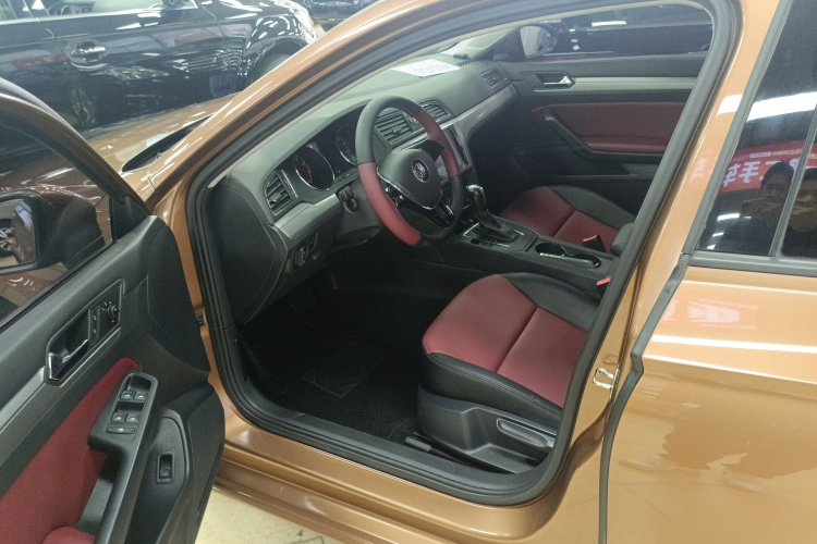 Volkswagen Lamando 2016 immagine di auto #16