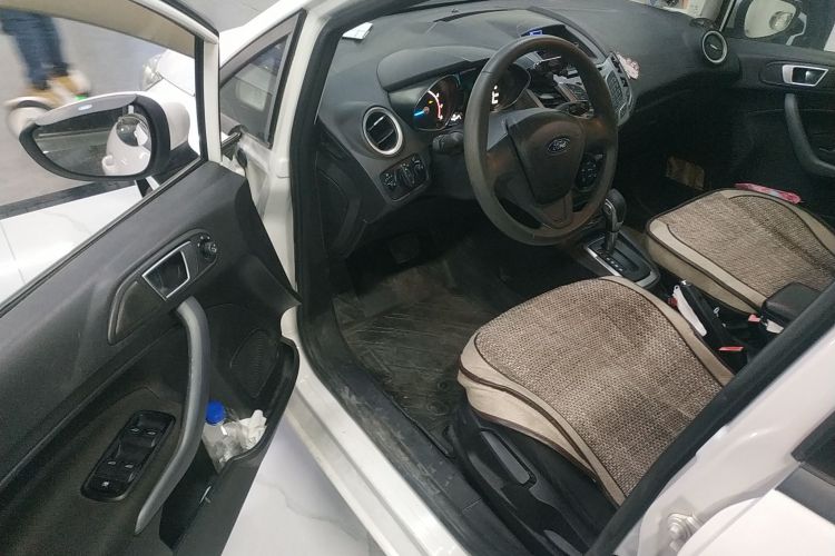 Ford Fiesta 2016 car image #16