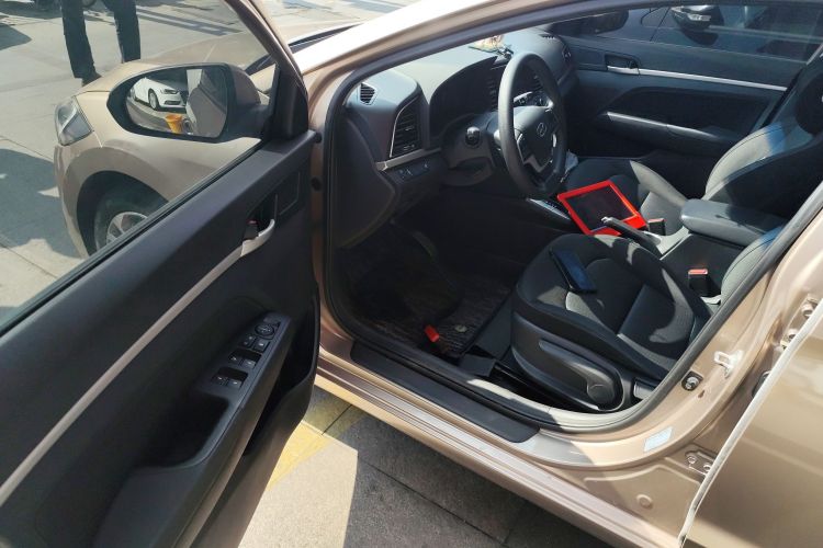 Hyundai Elantra AD 2018 immagine di auto #16