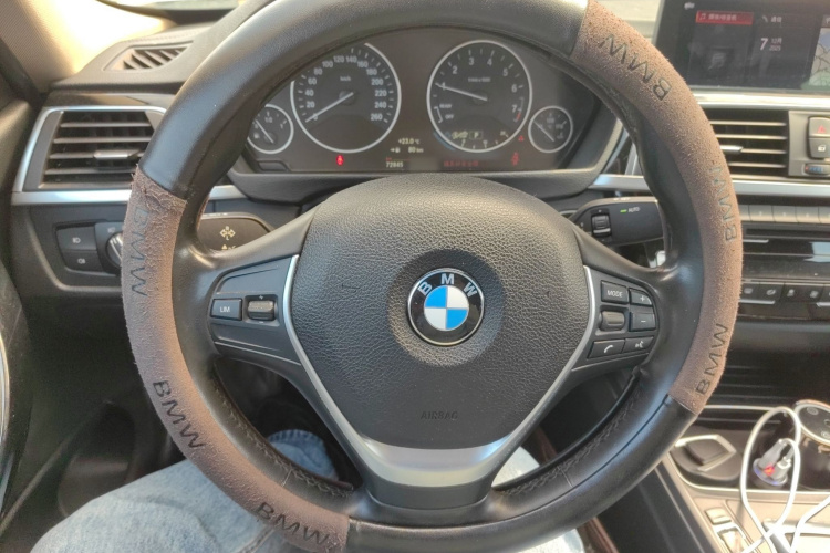 BMW 3 Series 2019 car image #16