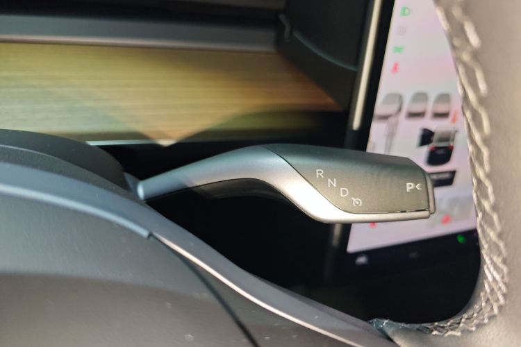 Tesla Model Y 2022 #16 Tesla Model Y 2022 car image #16