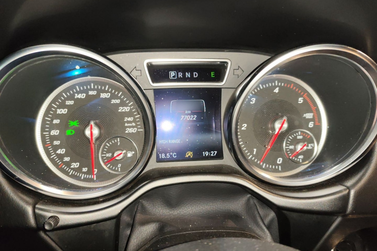 Mercedes-Benz G Class 2017 imagem de carro #16