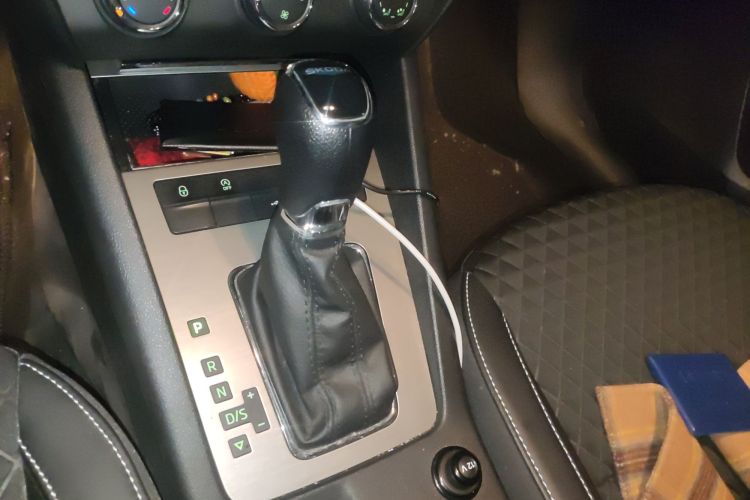 Skoda Octavia 2019 car image #16