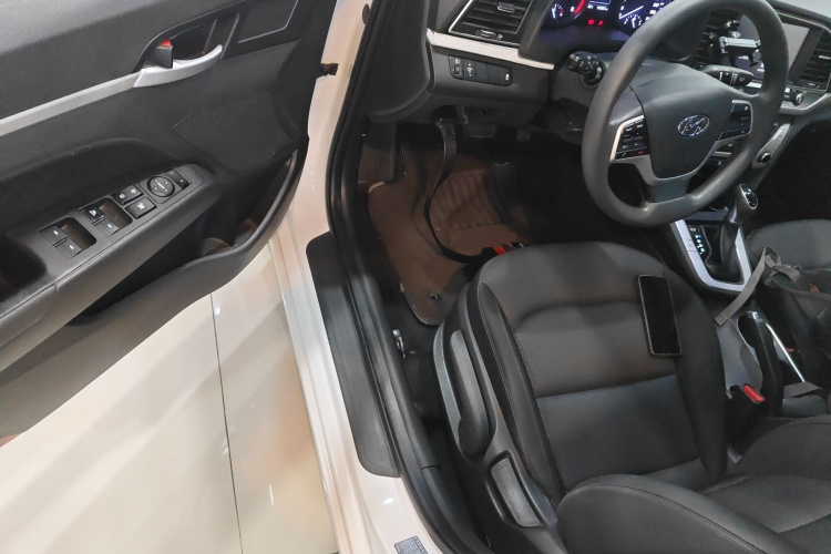 Hyundai Elantra AD 2019 car image #16