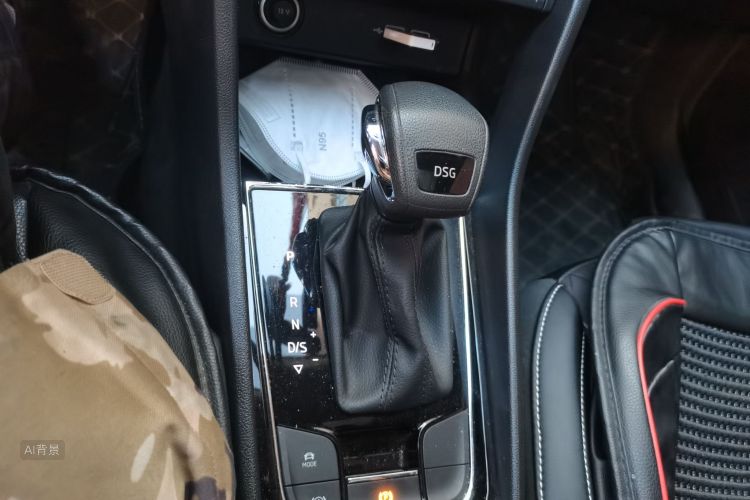 Skoda Karoq 2021 car image #16