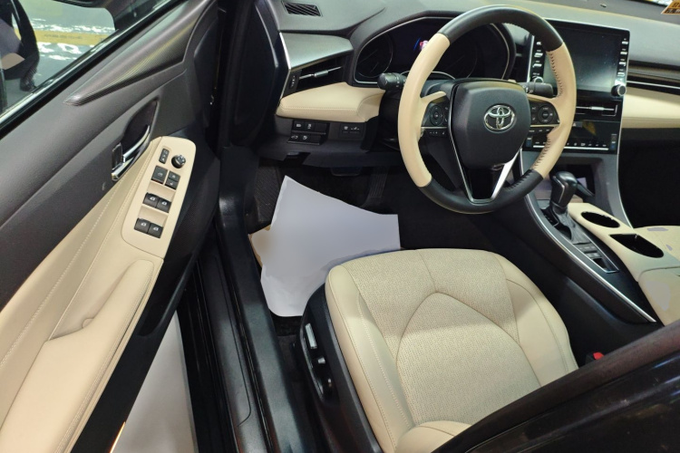 Toyota Avalon 2019 car image #16