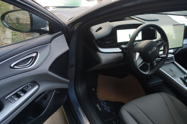 BYD Seal 07 DM-i 2025 car image #16