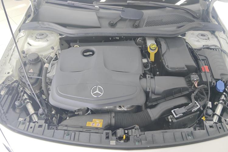 Mercedes-Benz GLA Class 2018 car image #16