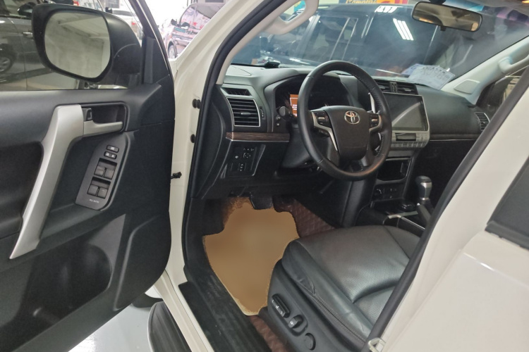 Toyota Land Cruiser Prado 2017 car image #16