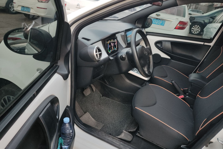 BYD e1 2021 car image #16